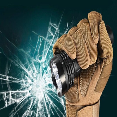 Acebeam P18 Dört LED’li 5000 Lümen Uzun Menzilli Taktik El Feneri