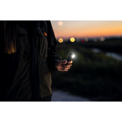 Armytek Wizard C2 Pro Max LR (Warm Light) Şarjlı Profesyonel LED Uzun Menzilli El Feneri
